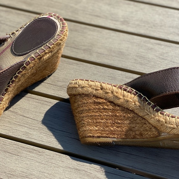 Burberry Leather EUCand pvc coated Haymaker check 8 1/2 US, 38 EU. Wedge Sandel! - Picture 8 of 8